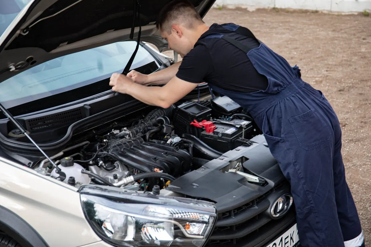 Doorstep car service in IJP Road Rawalpindi